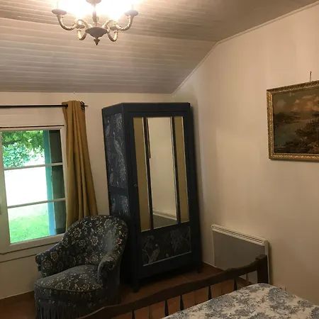 Dog Friendly With Private Garden, Jacuzzi And Pool