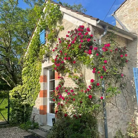 Dog Friendly With Private Garden, Jacuzzi And Pool 아파트 *